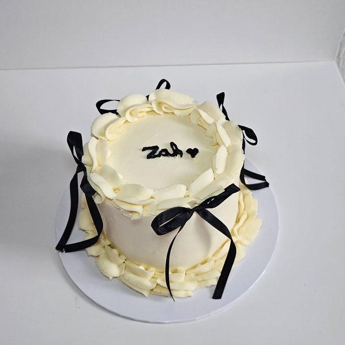 Bento cake aux rubans noirs par Delyss Création